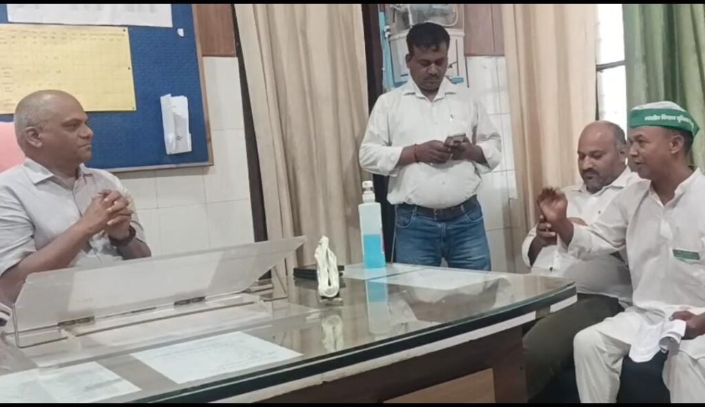 अयोध्या06जुलाई25*15 दिनों मे सी. एच. सी. रुदौली पर डाक्टरो की कमी होगी पूरी, सी एम ओ ने दिया आश्वासन*