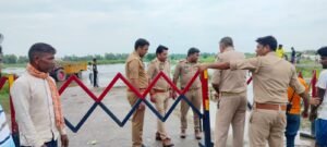 लखीमपुर06जुलाई25*शहर के हिदायत करबला रपटा पुल पर उल्ल नदी बह रही उफान पर