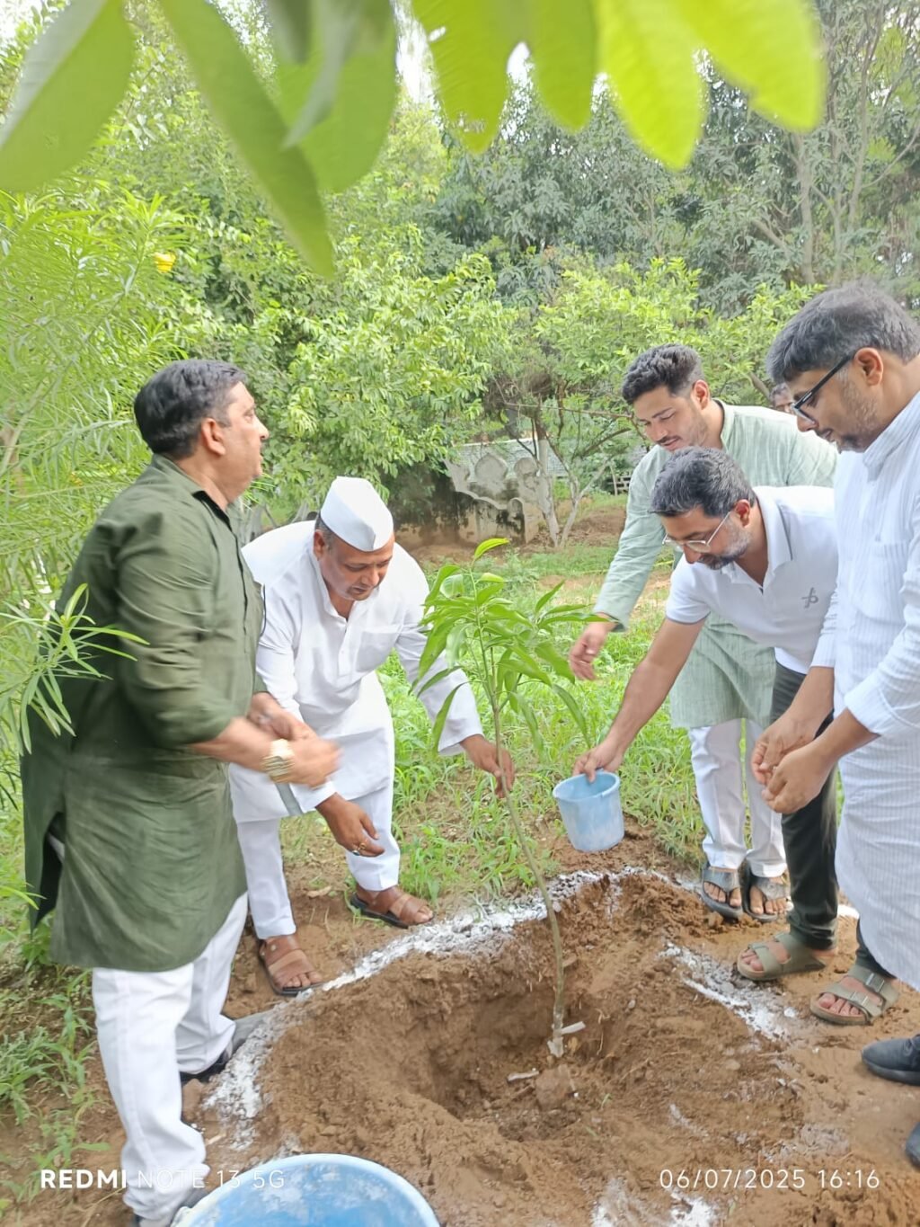 बिजनौर06जुलाई25*वक़्फ़ एवं हज राज्य मंत्री दानिश आजाद ने किया वृक्षारोपण