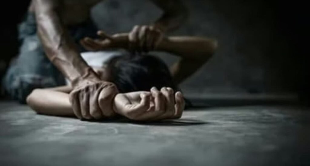 मेरठ 3जुलाई25* 3 लोगो ने महिला क़े साथ रेप किया।