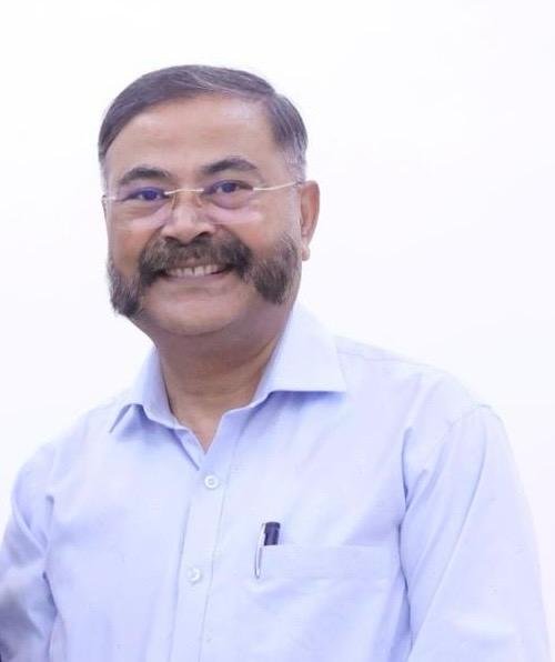 लखनऊ14जुलाई25*पूर्व पुलिस महानिदेशक प्रशान्त कुमार ने टैगोर लाइब्रेरी को 227 पुस्तकें उपहार में दी*