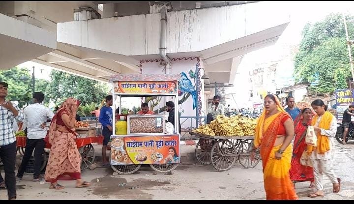 अयोध्या16जुलाई25*दर्शन नगर मेडिकल कॉलेज गेट नंबर 2 के सामने अतिक्रमण का साम्राज्य