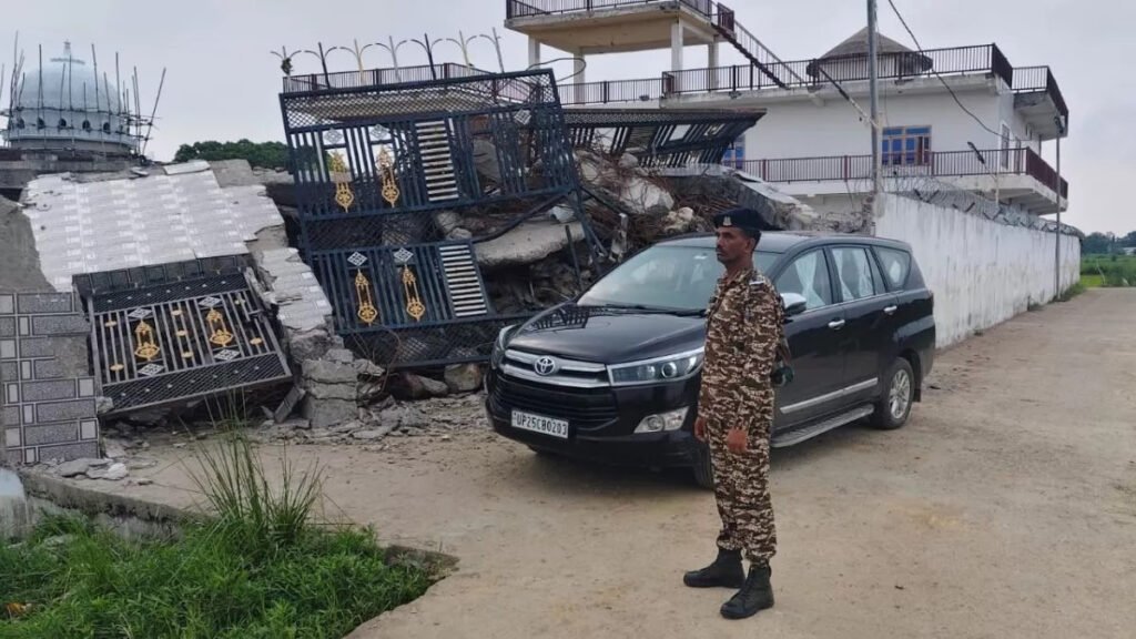 बलरामपुर17जुलाई25*मास्टरमाइंड छांगुर के 14 ठिकानों पर ईडी की छापेमारी, बलरामपुर से लेकर मुंबई तक पहुंचीं टीमें*