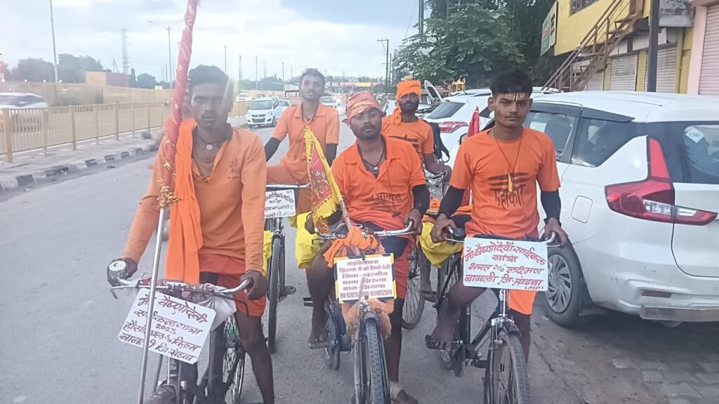 मथुरा 18 जुलाई 25* मध्य प्रदेश से वैष्णो देवी के लिए साइकिल द्वारा जा रहे हैं देवी मां के भक्त