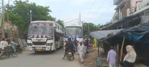 हरदोई22जुलाई25*पिहानी में अवैध डबल डेकर बसों का संचालन जारीः