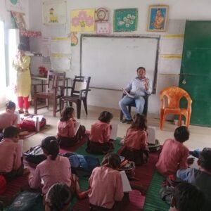 कौशाम्बी24जुलाई25*बच्चों ने पढ़ी अंग्रेजी और हिंदी की किताब,निरीक्षण में मिला आल इज वेल*