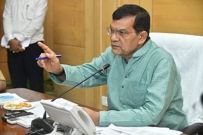 लखनऊ28जुलाई25*ऊर्जा मंत्री एके शर्मा के खिलाफ बिजली कर्मचारियों ने खोला