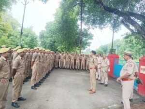 उन्नब29जुलाई25*अपर पुलिस अधीक्षक उत्तरी महोदय उन्नाव, अखिलेश सिंह द्वारा मंगलवार की साप्ताहिक परेड की सलामी ली गयी