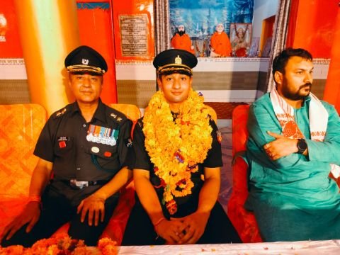 कानपुर नगर1जुलाई25*सेना में कर्नल होने के बाद पहली बार पैतृक बार कस्बा पहुंचे रोहन त्रिपाठी