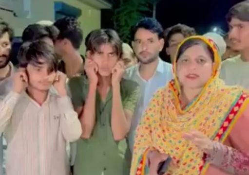 मुजफ्फरनगर2जुलाई25*यूपी के कैराना से सपा सांसद इकरा हसन का आपत्तिजनक AI वीडियो वायरल करने वाले लड़कों ने कान पकड़ मांगी माफी