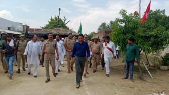 कौशाम्बी3जुलाई25*मोहर्रम त्यौहार को लेकर सैयद सरावॉ में डीएम एसपी ने किया पैदल गस्त*