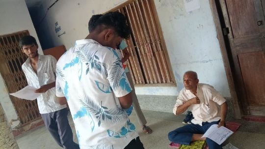 भागलपुर3जून25*मौजी लाल झा महाविद्यालय चम्पानगर में हो रही है खुलेआम धांधली प्रचार्य के द्वारा