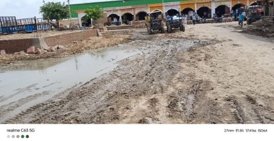 मथुरा3जुलाई 2025*मथुरा की राया मंडी में जल भराव से किसान में आक्रोश*