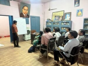 कौशाम्बी4जुलाई25*आश्रम पद्धति आवासीय विद्यालयों की शैक्षणिक गुणवत्ता को सुदृढ़ करने के उद्देश्य से शिक्षकों को दिया जा रहा प्रशिक्षण*