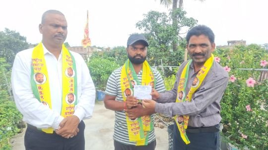 पूर्णिया बिहार 5 जुलाई 25* पूर्व पूर्णिया सदर विधानसभा प्रत्याशी अजय स्वर्ण ने थामा राष्ट्रीय समाज पक्ष पार्टी का हाथ।