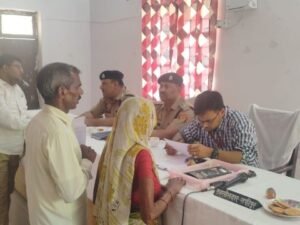 उन्नाव5जुलाई25*समाधान दिवस पर अपर पुलिस अधीक्षक दक्षिणी व एसडीएम सफीपुर ने जनसुनवाई की।