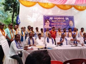 अयोध्या5जुलाई25*बसपा की बैठक में प्रदेश अध्यक्ष ने सपा व भाजपा छोड़कर आए लोगों को बसपा में किया शामिल