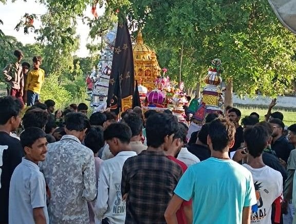 सुल्तानपुर6जुलाई25*माहे मोहर्रम तारीख 10 (यौमे ए आशुरा) अपने रिवायती ,ऐतिहासिक गमे ए हुसैन की याद में जूलूस निकाला गया