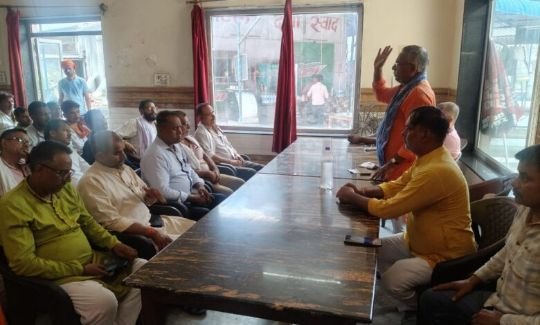 कानपुर देहात6जुलाई25**देसी स्वाद होटल में श्यामा प्रसाद मुखर्जी का जन्म उत्सव के संबंध में एक गोष्ठी का आयोजन संपन्न हुआ*