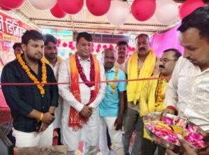 अयोध्या7जुलाई25*पूर्व मंत्री आनंदसेन ने फीता काटकर लकी डिजिटल स्टूडियो का किया उद्घाटन