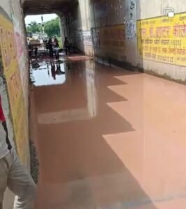 आगरा07जुलाई25*धरना चलते चलते 3दिन हो गए और सरकार ने अंडर पास का काम चालू करदिया गया है...