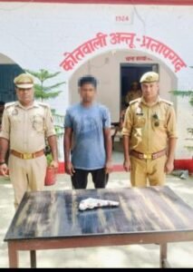 प्रतापगढ़8जुलाई25*अवैध तमंचे के साथ धराया युवक, पुलिस ने गिरफ्तार करके भेजा जेल।