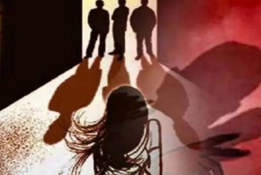 पानीपत9जुलाई25*पति से नाराज़ होकर घर से निकली युवती को ट्रेन क़े डिब्बे मे 4 युवकों ने हवस का शिकार बनाया।