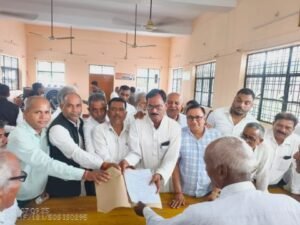 अयोध्या9जुलाई25*रूदौली बार एसोसिएशन चुनाव में विभिन्न पदों के लिए 13 प्रत्याशियों ने दाख़िल किए नामांकन पत्र