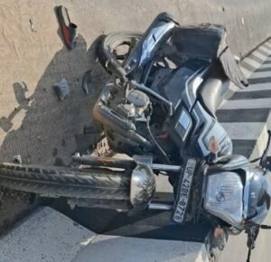 अयोध्या10जुलाई25*अज्ञात वाहन की टक्कर से बाइक सवार दो युवक घायल