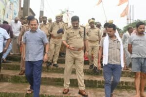 कानपुर देहात12जुलाई25* जिलाधिकारी ने बाणेश्वर मंदिर पहुंचकर सुरक्षा एवं अन्य व्यवस्थाओं का लिया जायजा