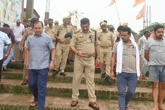 कानपुर देहात12जुलाई25* जिलाधिकारी ने बाणेश्वर मंदिर पहुंचकर सुरक्षा एवं अन्य व्यवस्थाओं का लिया जायजा