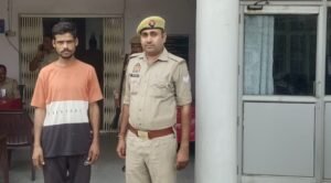 मथुरा 12 जुलाई 25* 01 अभियुक्त को 20 पैकेट नाजायज देशी शराब नगीना मार्का के साथ किया गिरफ्तार ।