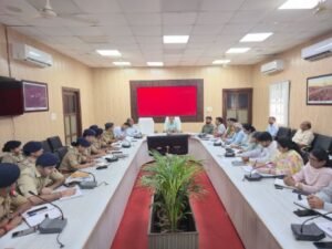 मथुरा 14 जुलाई 25 *श्रावण मास में जिला कलेक्ट्रेट सभागार में जिलाधिकारी की अध्यक्षता में अधिकारियों संग गोष्ठी *