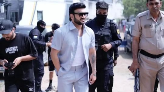 गुरुग्राम14जुलाई25* बॉलीवुड सिंगर राहुल फाजिलपुरिया पर ताबड़तोड़ फायरिंग, बाल-बाल बची जान..!*