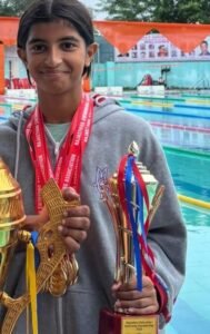 जयपुर15जुलाई25*तैराक आद्या बृजेश शर्मा ने एक नये कीर्तिमान के साथ 8 स्वर्ण पदक जीते