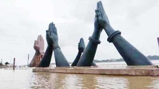 वाराणसी16जुलाई25*काशी में उफान पर गंगा,नमो घाट तक पहुंचा पानी,