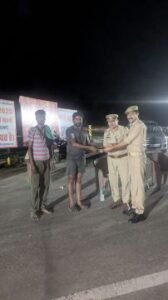 मुजफ्फरनगर16जुलाई25*पुलिस प्रशासन ने डयूटी के दरम्यान निभाया इंसानियत का फर्ज