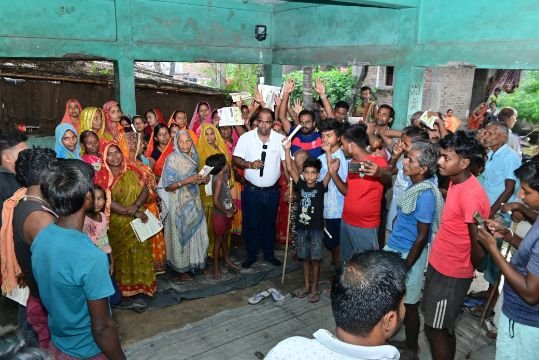 पूर्णिया बिहार 16 जुलाई 25* संजीव मिश्रा ने छातापुर के लक्ष्मीपुर खूंटी में चलाया जनसंपर्क अभियान, बदलाव की अपील की*
