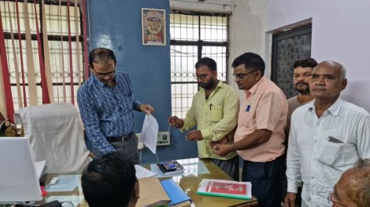 मिर्जापुर17जुलाई25* अशासकीय सहायता प्राप्त माध्यमिक विद्यालयों में कार्यरत शिक्षणेत्तर कर्मचारियों ने माँगों के लिए किया धरना प्रदर्शन*