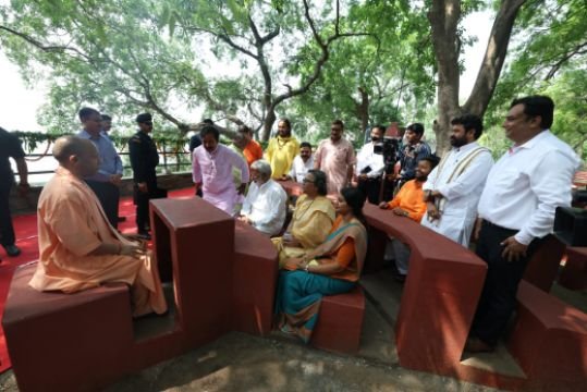 वाराणसी18जुलाई25*जब सीएम योगी बने शिक्षक, मंत्रिमंडल बना छात्र वर्ग*