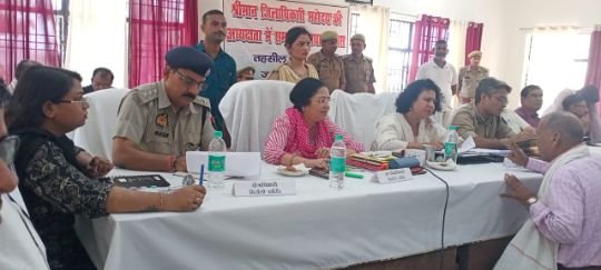 लखीमपुर19जुलाई25*सम्पूर्ण समाधान दिवस का आयोजन मितौली तहसील सभागार मे डीएम और एसपी की अध्यक्षता में हुआ।