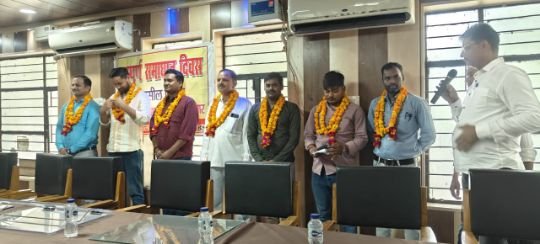 अयोध्या19जुलाई25*लेखपाल संघ का चुनाव संपन्न,कुलदीप सिंह दोबारा निर्विरोध अध्यक्ष निर्वाचित