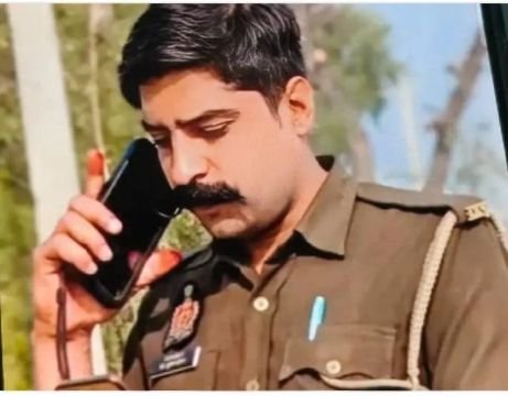 कानपुर नगर26जुलाई25**कानपुर में ड्यूटी के दौरान दर्दनाक मौत: "भैया, मुझे सांप ने काट लिया है...