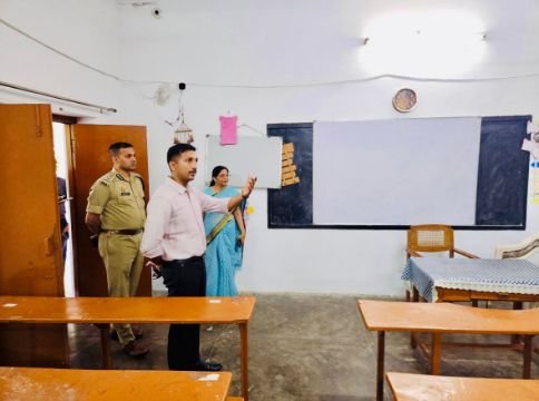 लखनऊ26जुलाई25*होने वाले आर. ओ, ए. आर. ओ परीक्षा को लेकर जिला प्रशासन ने परीक्षा केन्द्रो व स्ट्रांग रूम का किया निरीक्षण,