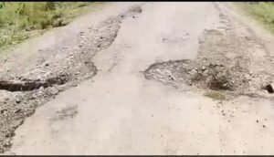 अयोध्या26जुलाई25*सरकार के गड्ढा मुक्त सड़क का नया खुलासा, वर्षों से बनी सड़क पर नहीं हुआ मरम्मत