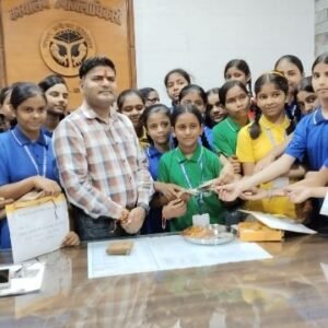 अयोध्या26जुलाई25*डी. एस. एम. लायंस पब्लिक स्कूल की छात्राओं ने भेजा स्नेहपूर्ण रक्षासूत्र।