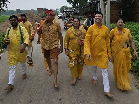 कौशाम्बी27जुलाई25*गाजे बाजे के साथ धूमधाम से निकाली गयी कावड़ यात्रा*