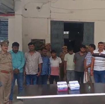 कौशाम्बी27जुलाई25*बसपा नेता के घर में चल रहा था जुआ पुलिस ने छापा मार कर 9 जुआरी को किया गिरफ्तार*