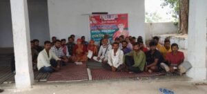 कानपुर नगर28जुलाई25*कोठी घाट बन्द किये जाने के विरोध में पूर्व विधायक प्रत्याशी रचना सिंह गौतम बैठी धरने पर।