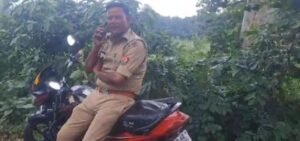 अयोध्या28जुलाई25*दो पहिया व चार पहिया वाहनों में रेडियम लगाने के नाम पर की जा रही अवैध वसूली